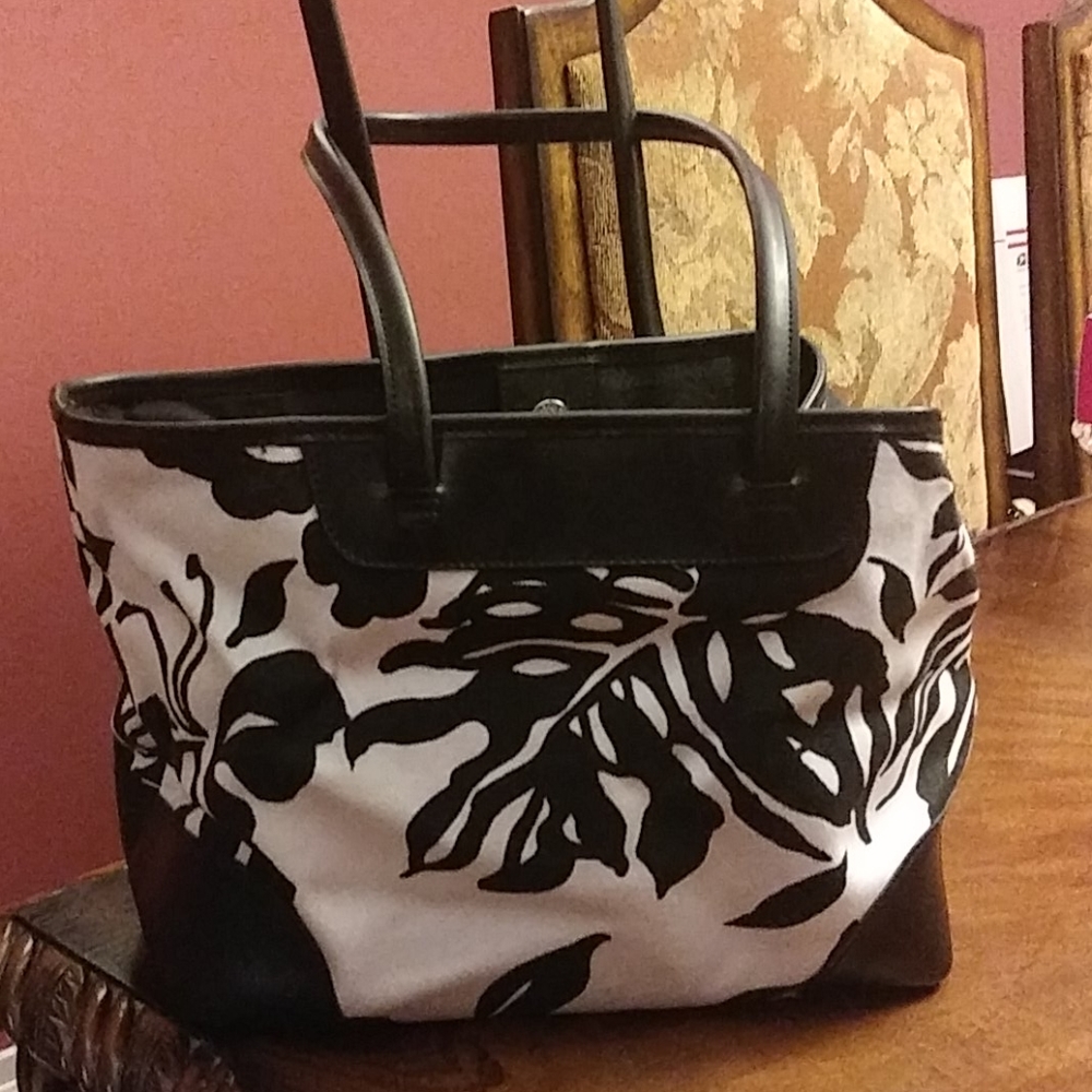 A nine and company hand bag